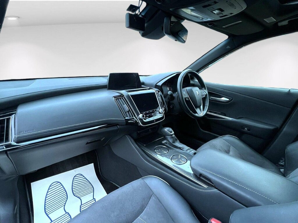 Toyota Crown Hybrid 2.5 White #14