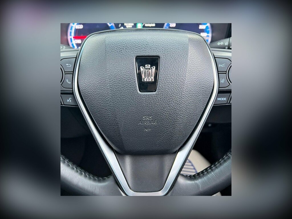 Toyota Crown Hybrid 2.5 White #21
