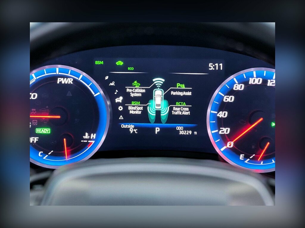 Toyota Crown Hybrid 2.5 White #25