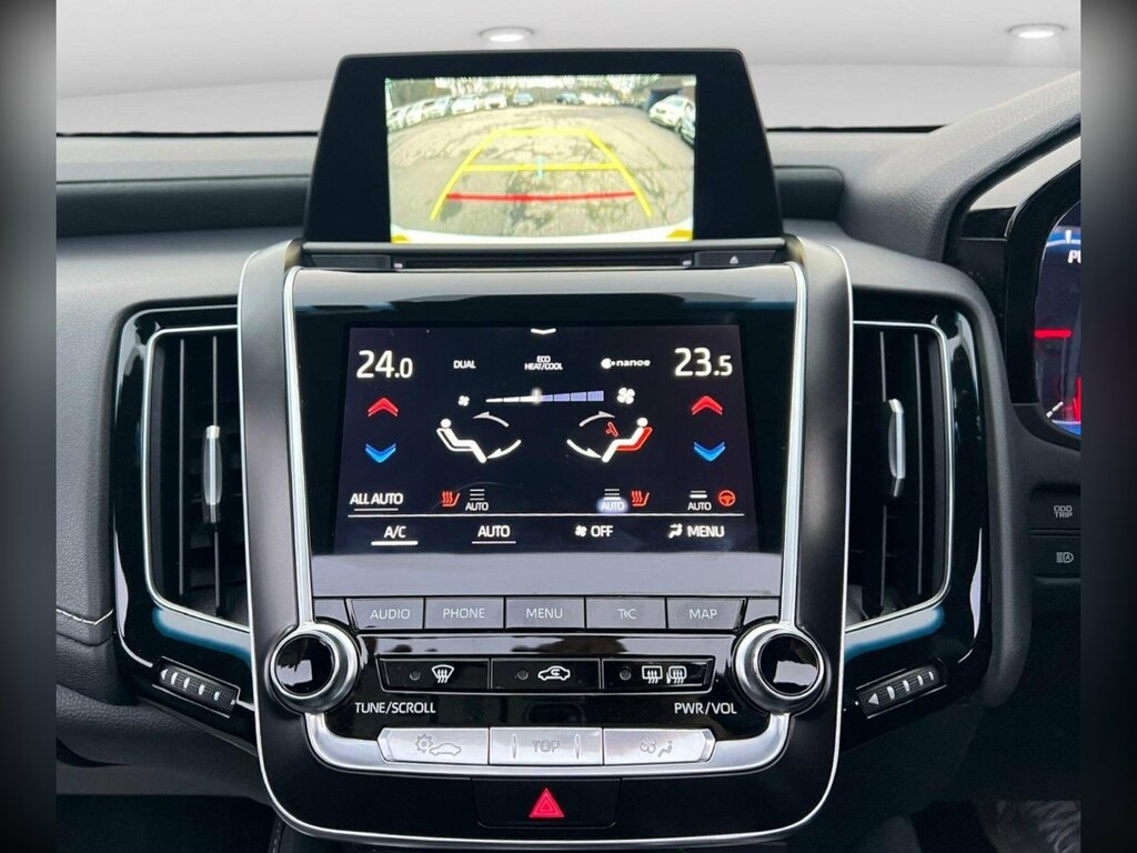 Toyota Crown Hybrid 2.5 White #29