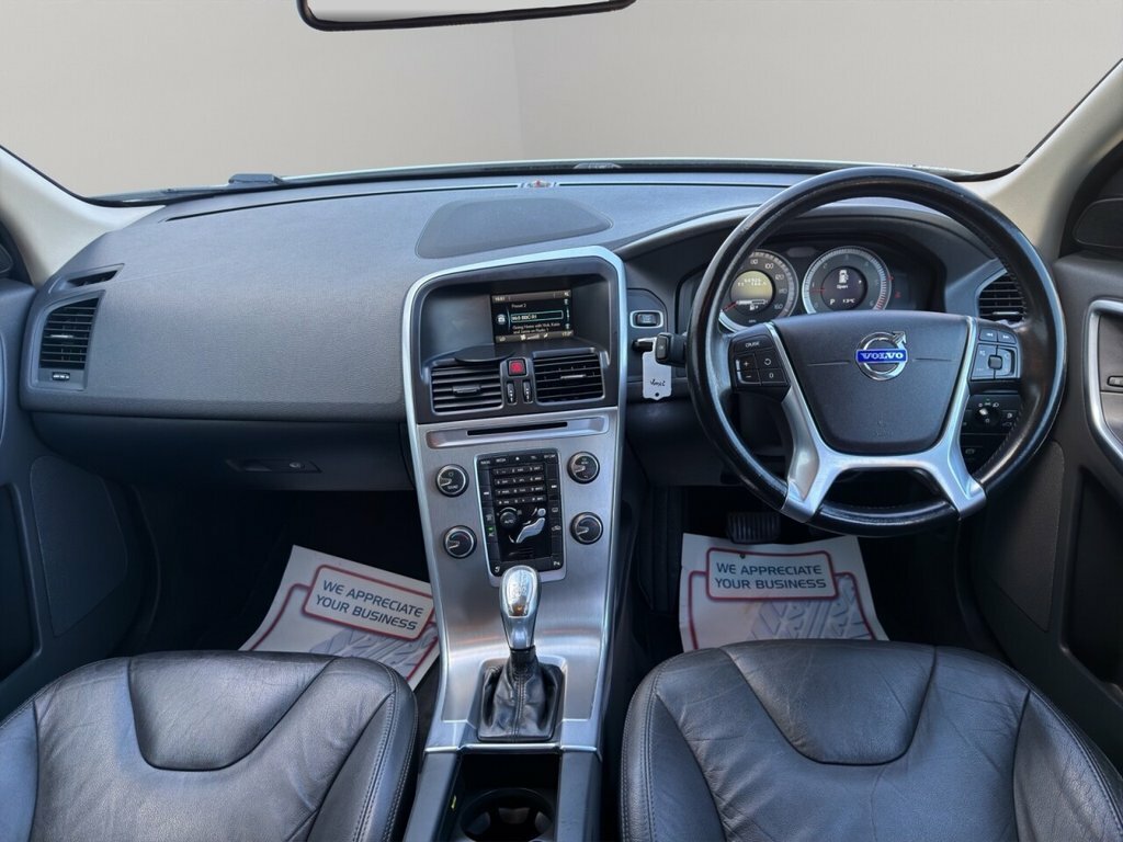 Volvo XC60 Suv BF62HPO White #3