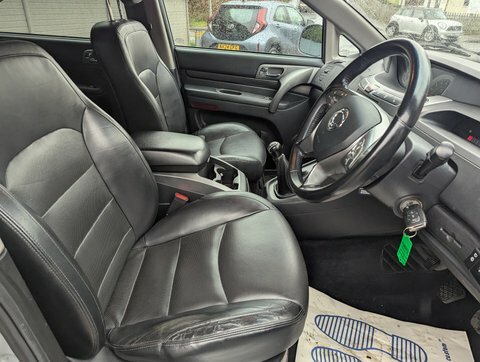 SsangYong Rodius Ex Silver #2