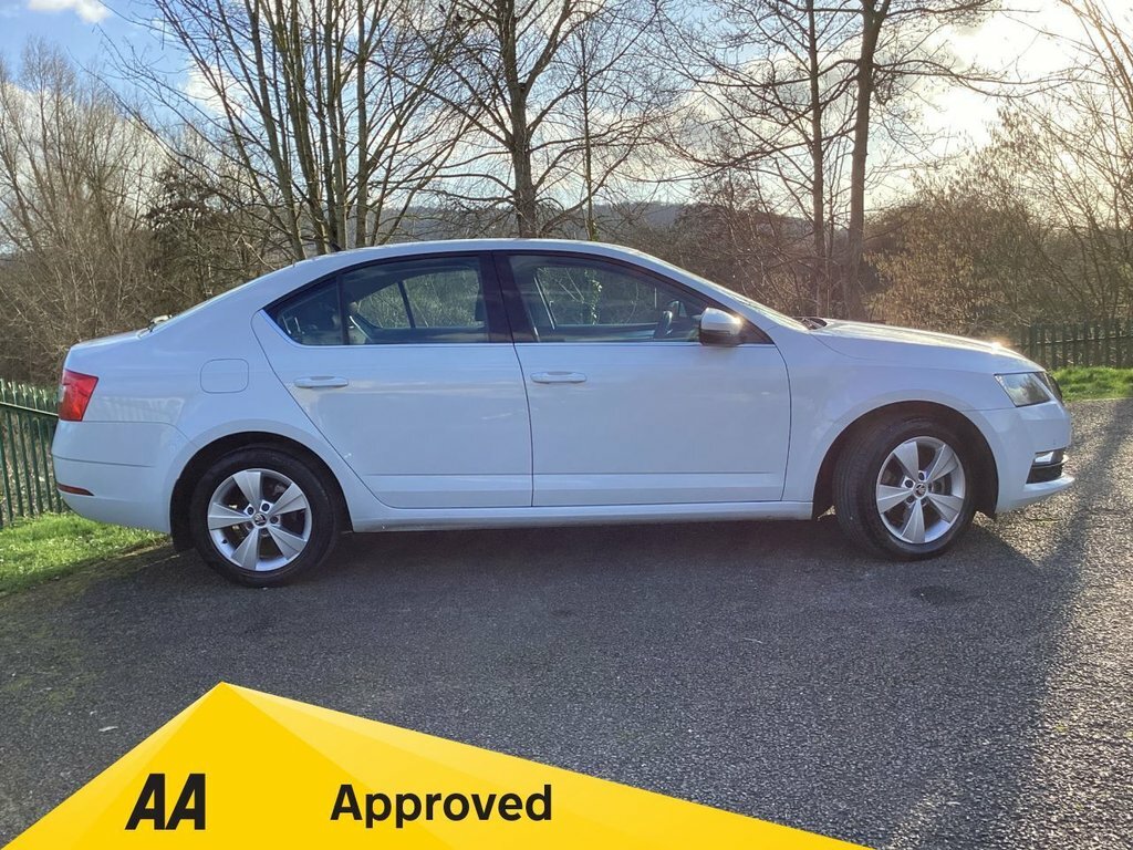 Skoda Octavia 1L Se Technology GM19VDG White #3