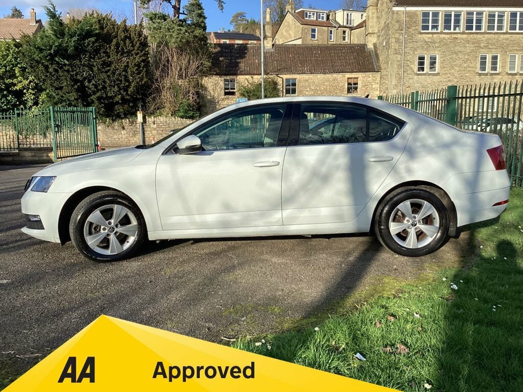 Skoda Octavia 1L Se Technology GM19VDG White #5