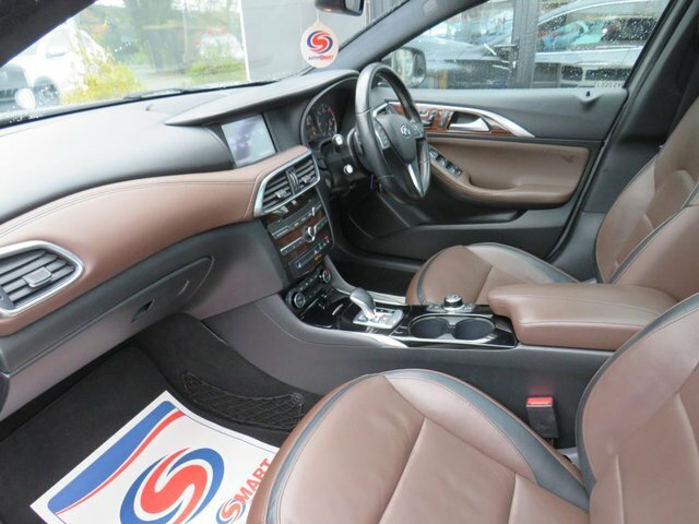 Infiniti QX30 Premium Tech D Brown #27
