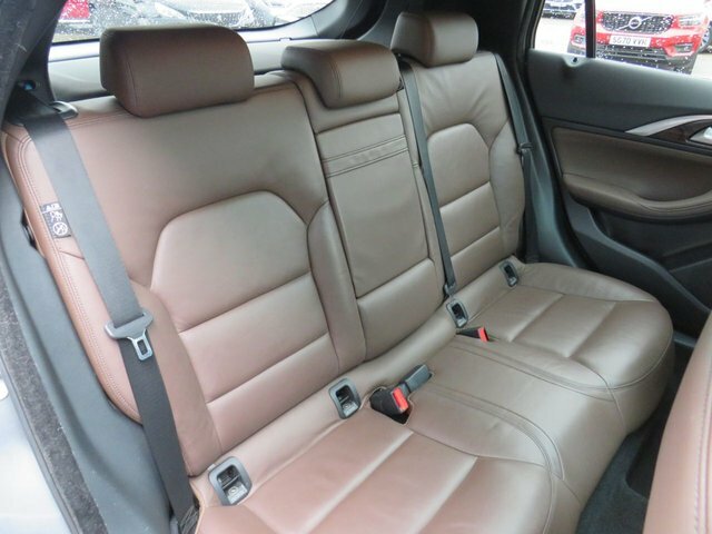 Infiniti QX30 Premium Tech D Brown #21