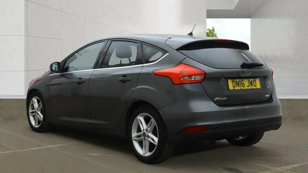 Ford Focus Hatchback 1.0 T Ecoboost Zetec 201616 DN16JWO Grey #3