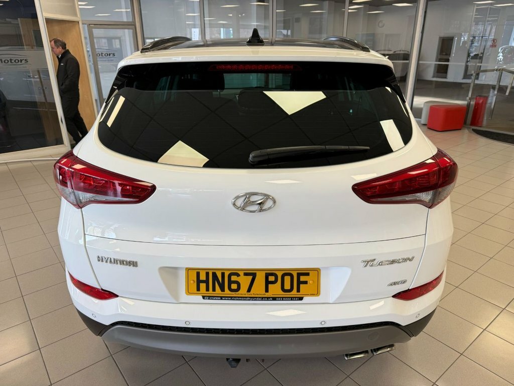 Hyundai Tucson 2L Premium Se White #6