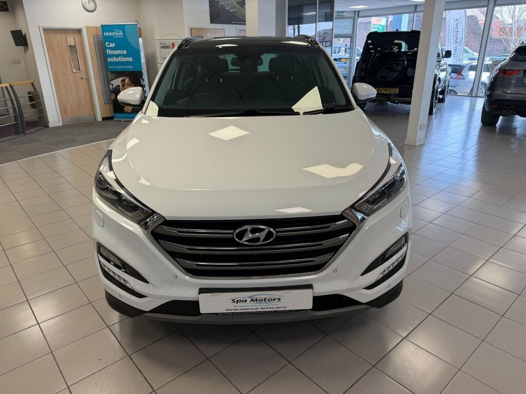 Hyundai Tucson 2L Premium Se White #2