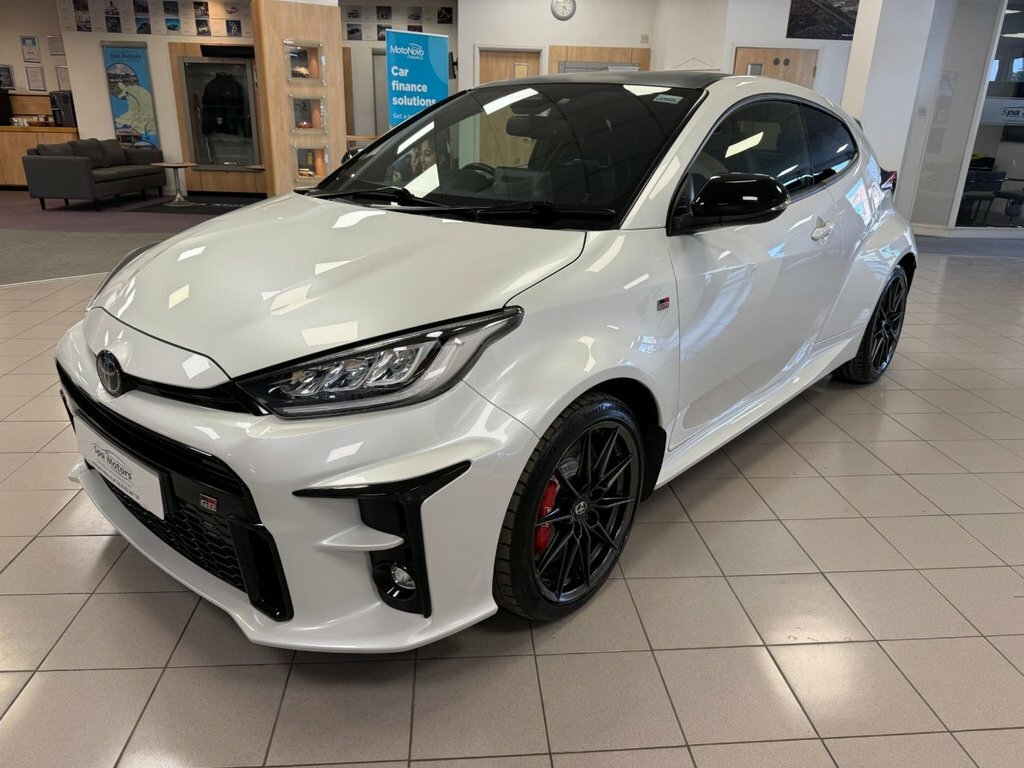 Toyota Yaris 1.6L Gr Circuit White #3