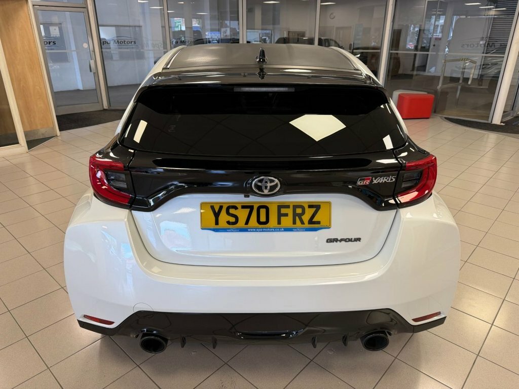 Toyota Yaris 1.6L Gr Circuit White #6
