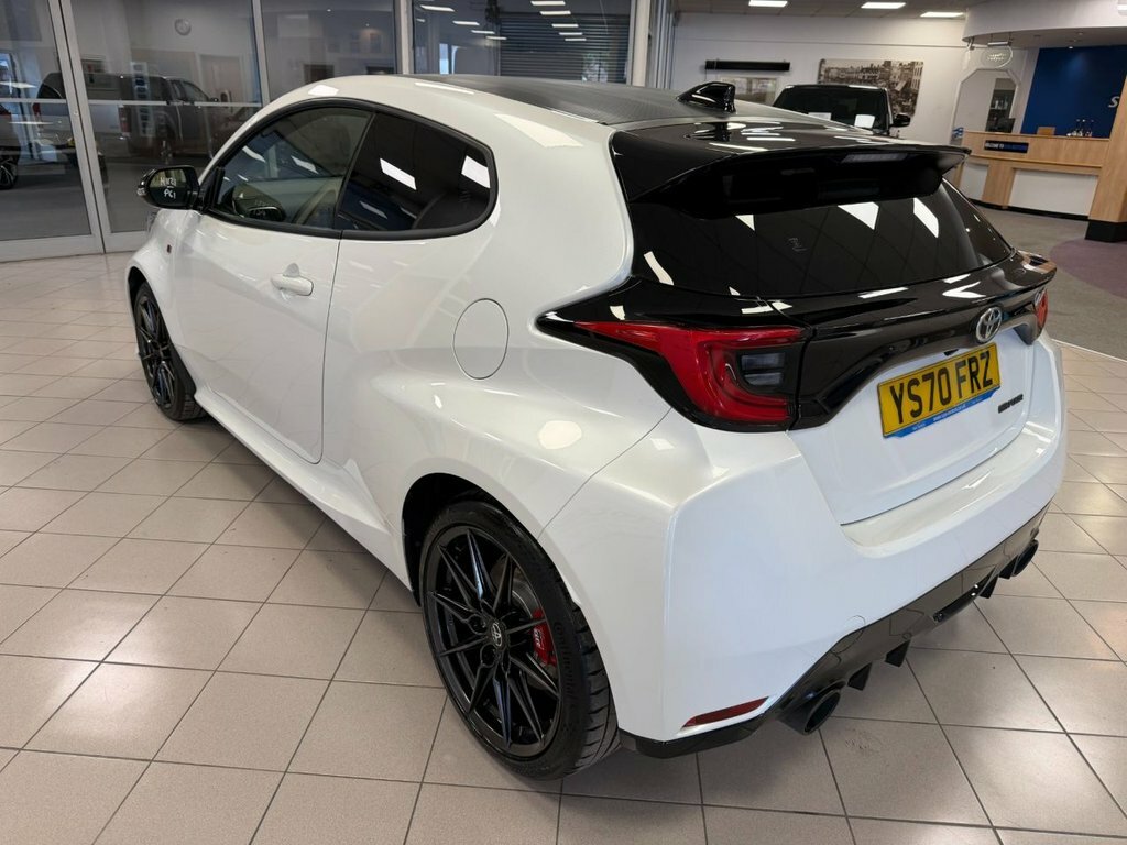 Toyota Yaris 1.6L Gr Circuit White #5