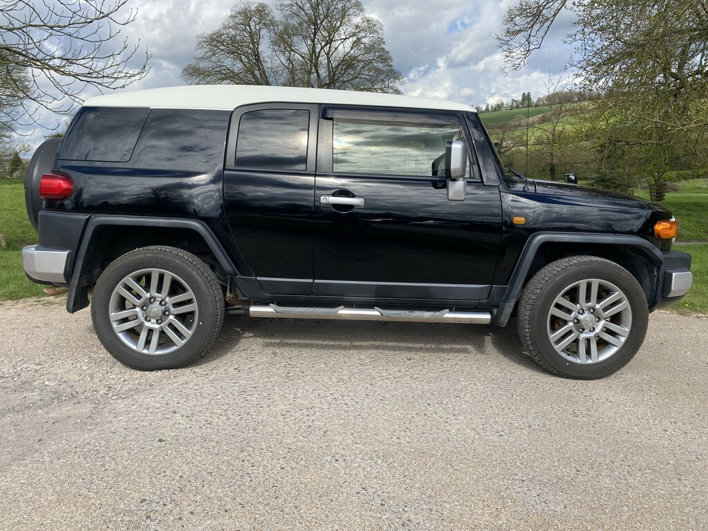 Toyota FJ Cruiser - Black