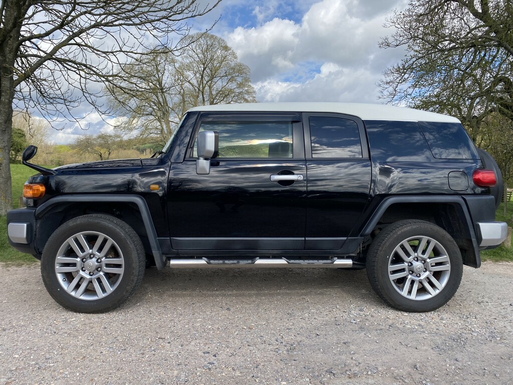 Toyota FJ Cruiser - Black #3
