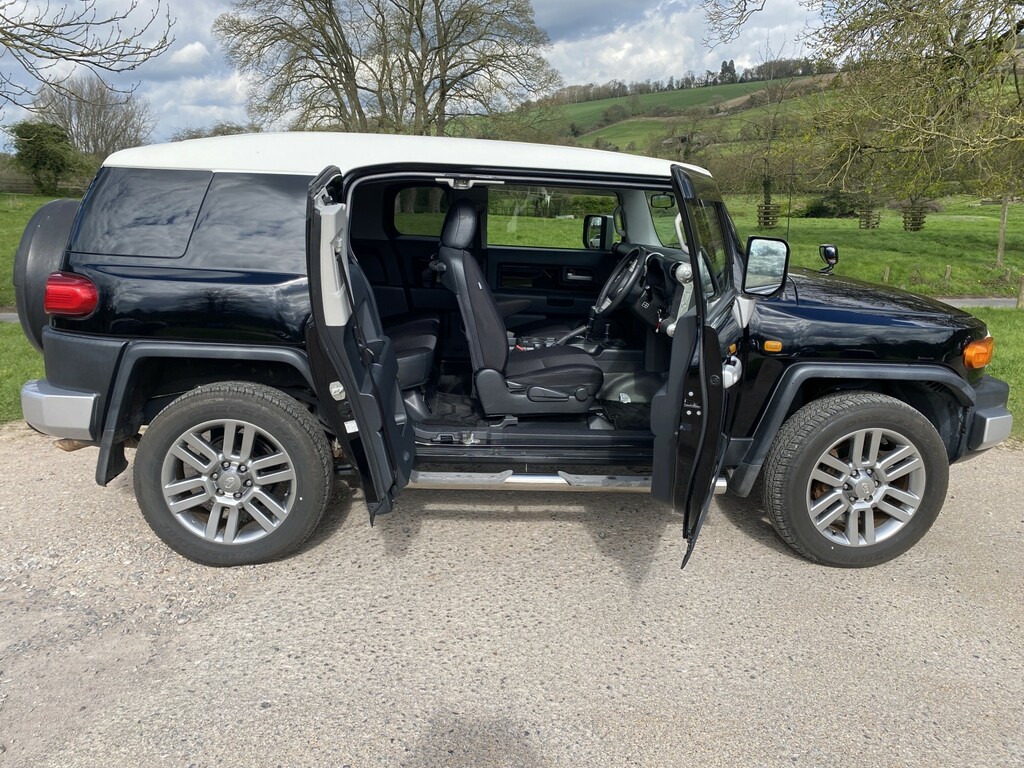 Toyota FJ Cruiser - Black #6