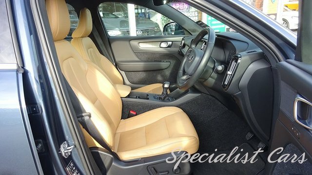 Volvo XC40 T3 Inscription Suv DU69YOF Blue #4