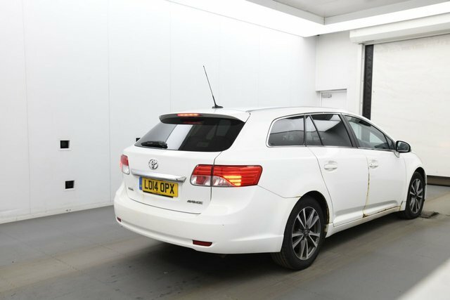 Toyota Avensis D-4d Icon Tourer White #2
