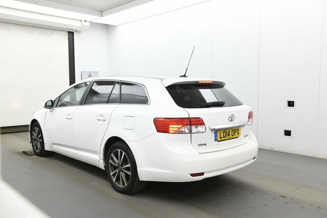 Toyota Avensis D-4d Icon Tourer White #3