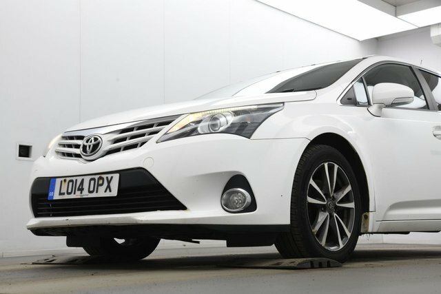 Toyota Avensis D-4d Icon Tourer White #6