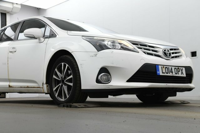 Toyota Avensis D-4d Icon Tourer White #5
