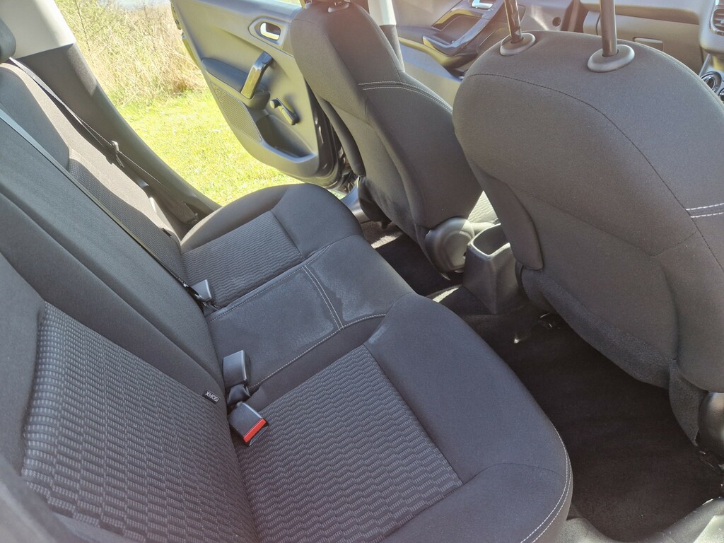 Peugeot 208 Active Black #6