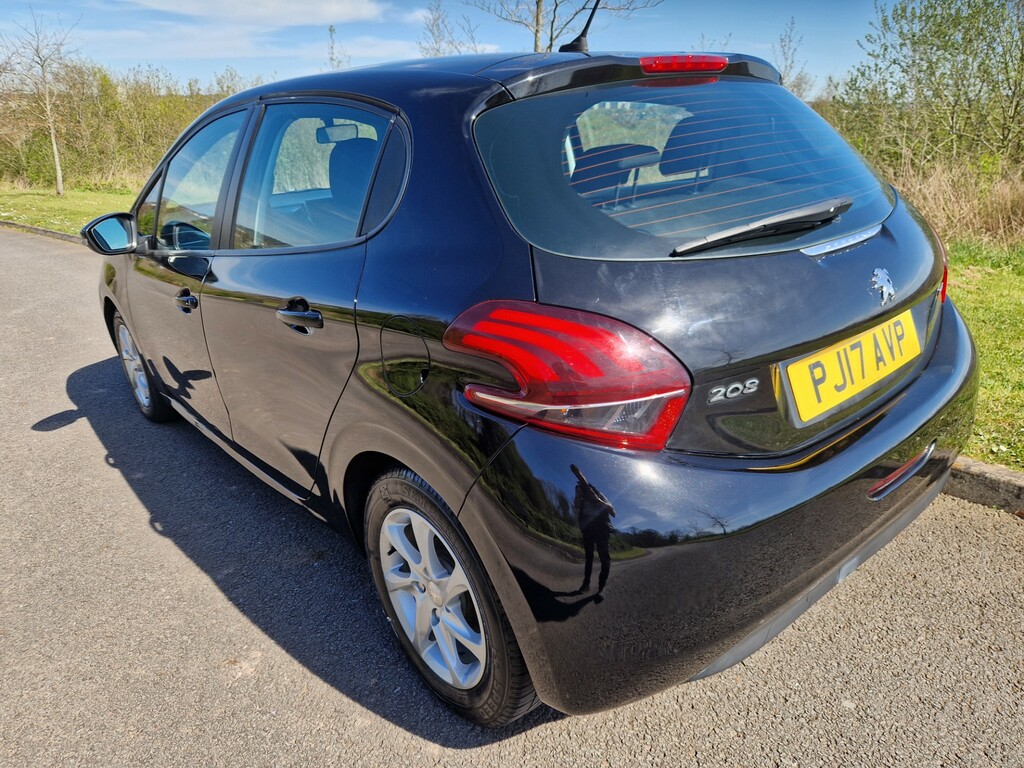 Peugeot 208 Active Black #2