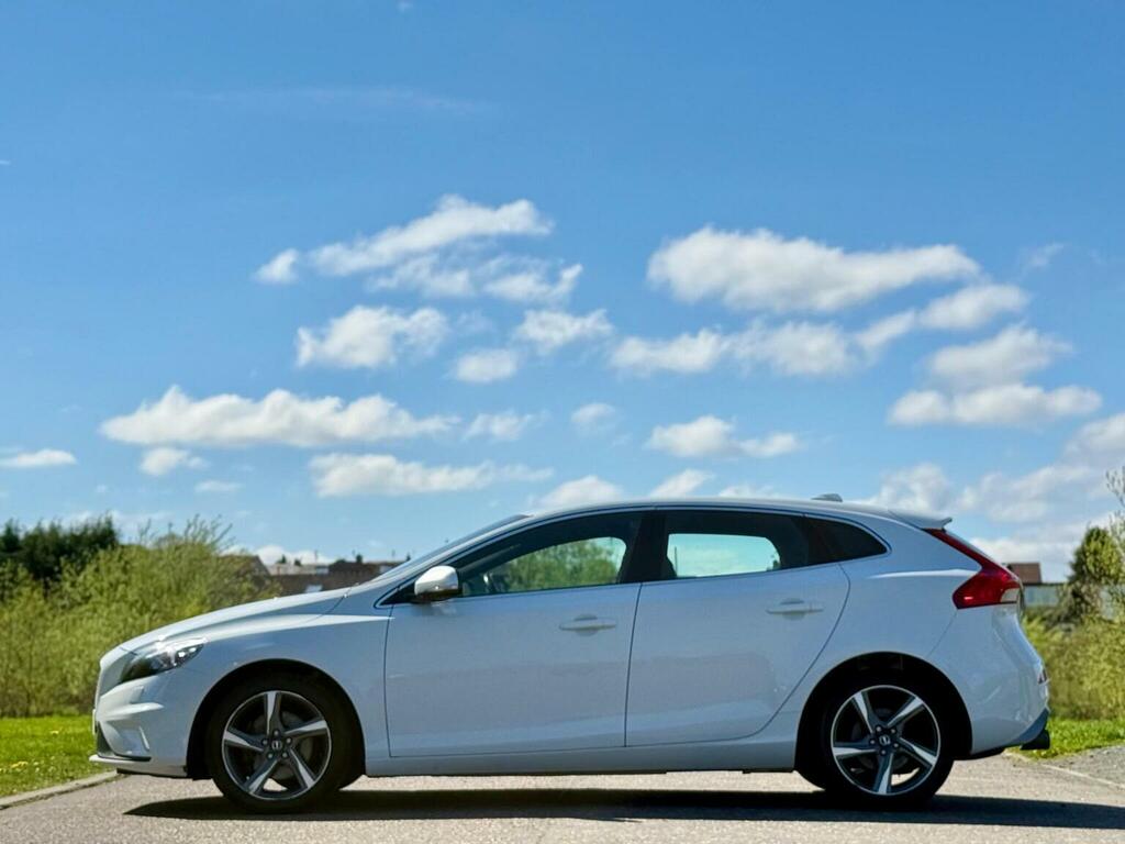 Volvo V40 Hatchback 1.6 T2 R-design Euro 5 Ss 20146 White #5