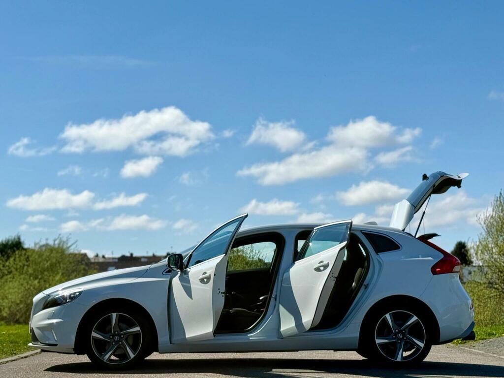 Volvo V40 Hatchback 1.6 T2 R-design Euro 5 Ss 20146 White #4