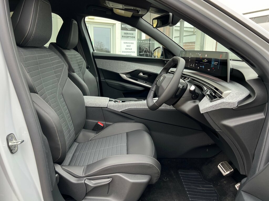 Peugeot 3008 Allure 73Kw 210Ps HW25GVZ White #6