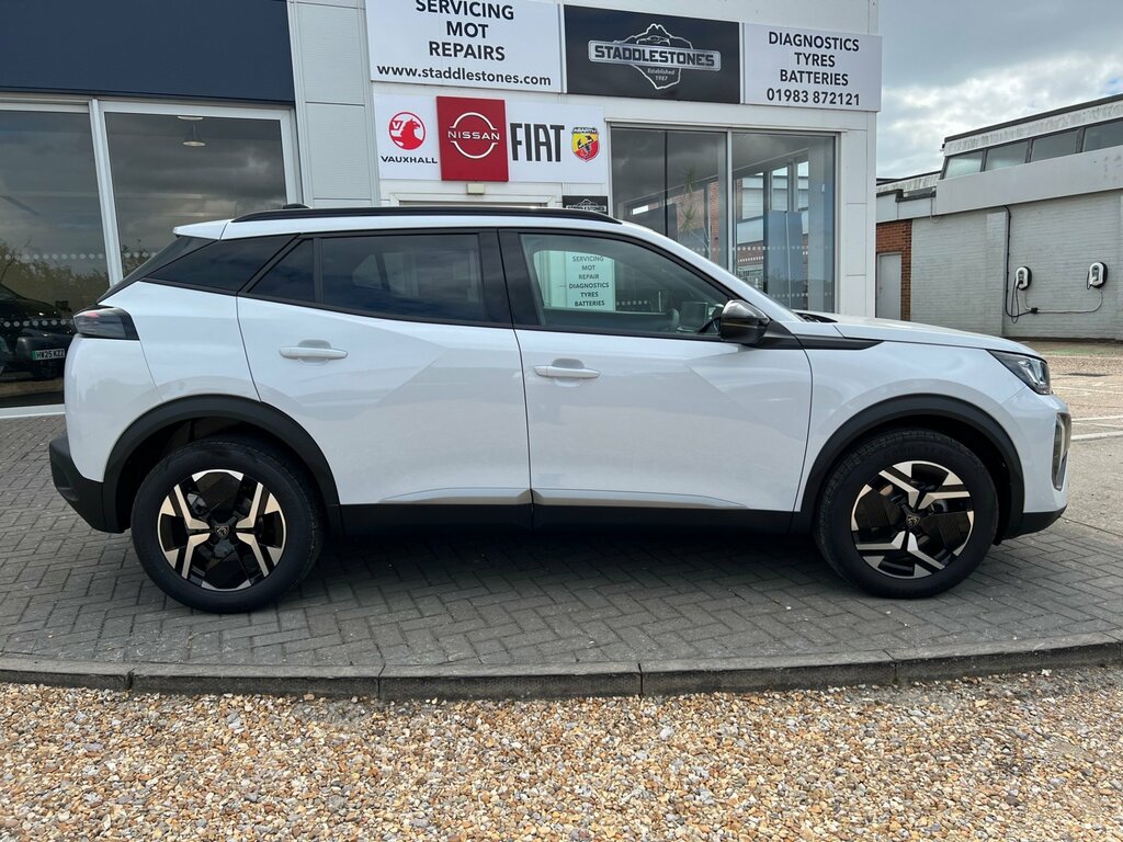 Peugeot 2008 Allure 1.2 Puretech 130 HW25KRN White #3