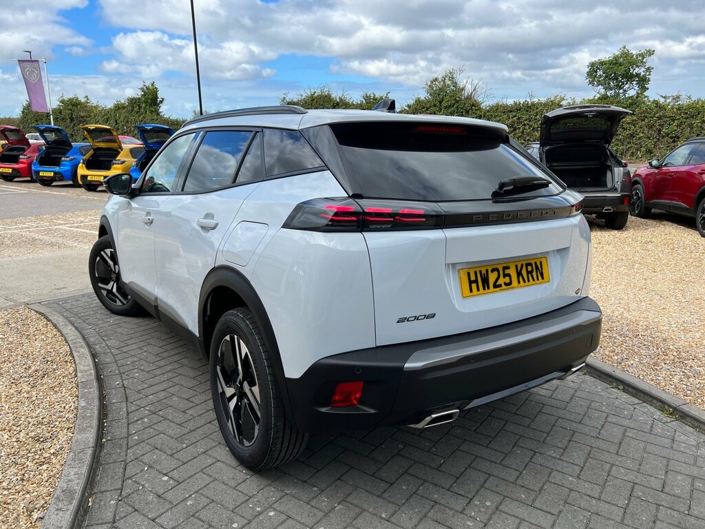 Peugeot 2008 Allure 1.2 Puretech 130 HW25KRN White #4