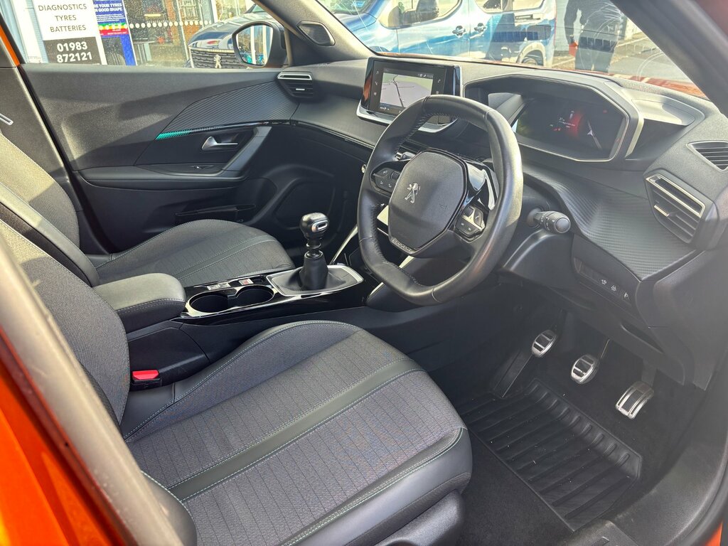 Peugeot 2008 1.2 Puretech Allure Premium Suv Manua HW72GXV Orange #4