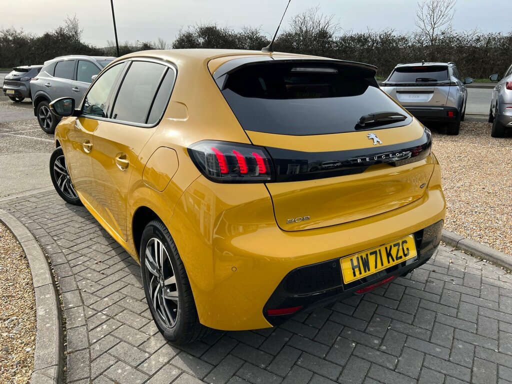 Peugeot 208 Allure Premium 1.2 Puretech 100 HW71KZG Yellow #4