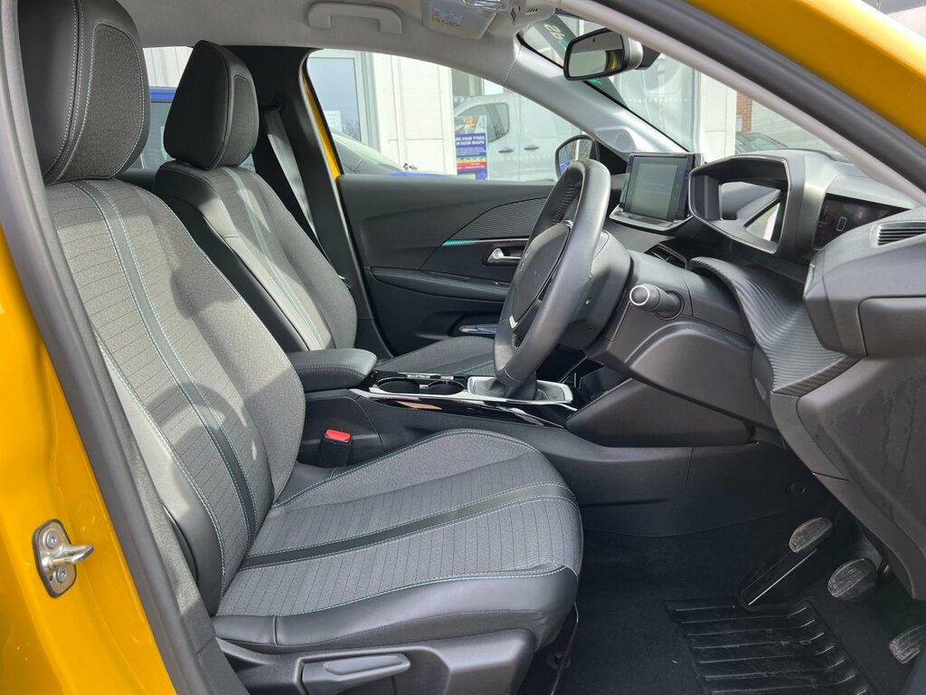 Peugeot 208 Allure Premium 1.2 Puretech 100 HW71KZG Yellow #6