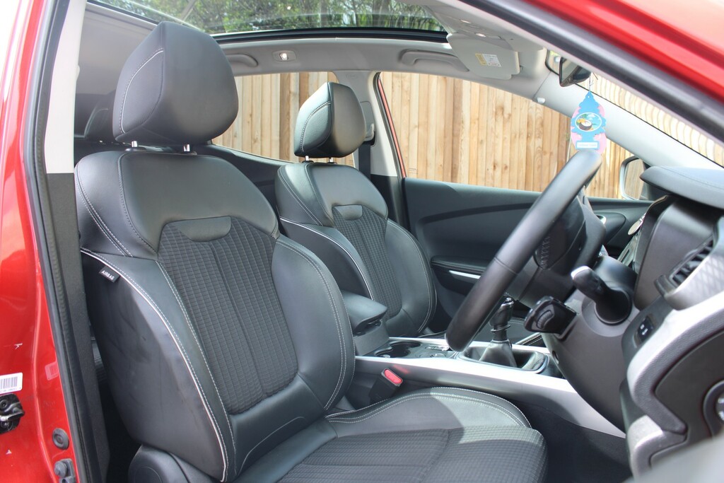 Renault Kadjar 1.6 Signature Nav Dci 130 2Wd 2015 Red #6