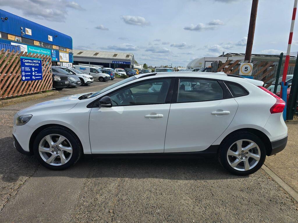 Volvo V40 Cross Country 1.6 D2 Lux Euro 5 S S DE63YMJ White #6