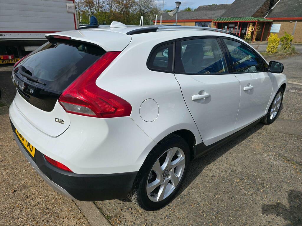 Volvo V40 Cross Country 1.6 D2 Lux Euro 5 S S DE63YMJ White #3