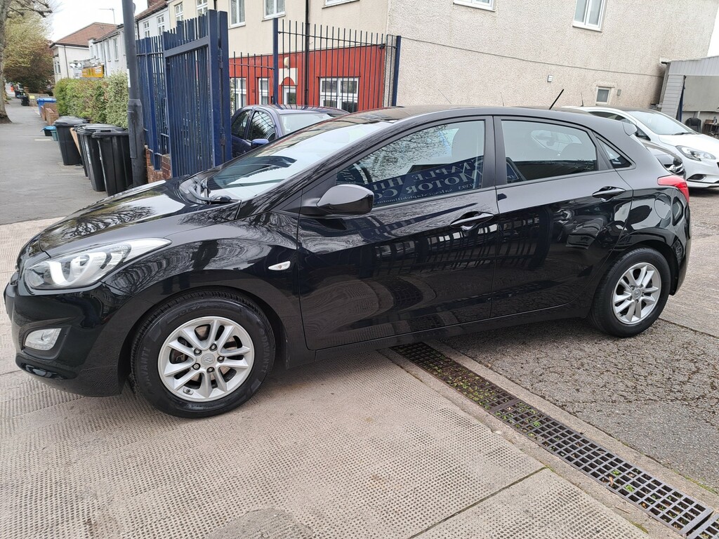 Hyundai I30 1.4 Active Black #2