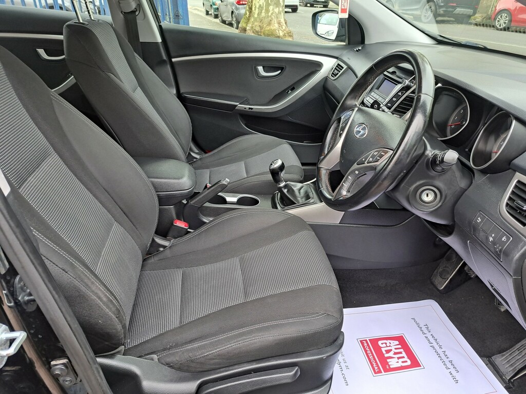 Hyundai I30 1.4 Active Black #4