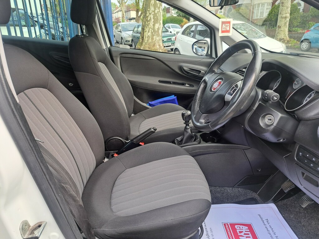 Fiat Punto 1.2 Punto 1.2 8V 69Hp Easy White #4