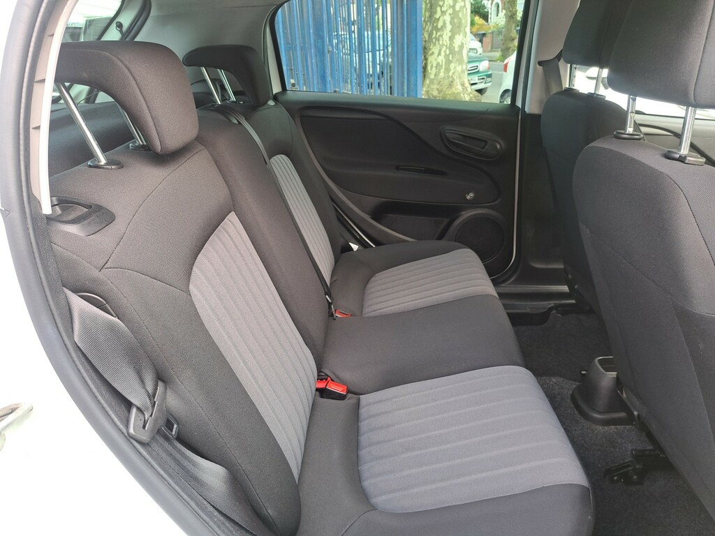 Fiat Punto 1.2 Punto 1.2 8V 69Hp Easy White #5