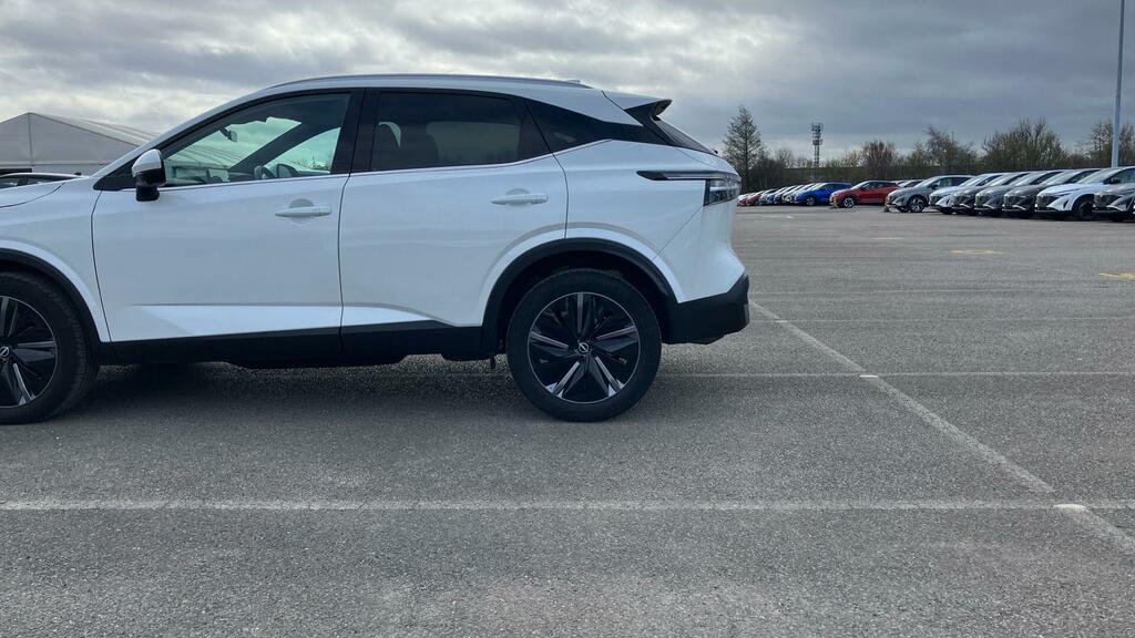 Nissan Qashqai 1.3 Dig-t Mhev Tekna Xtron Euro 6 Ss OW25GAU White #4