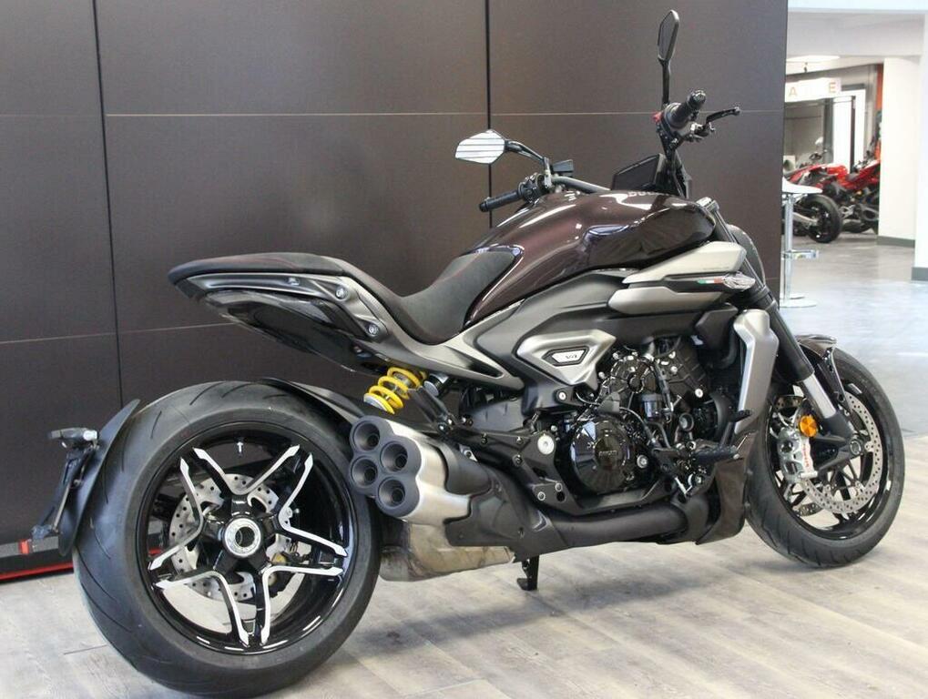 1158 Sport Cruiser Euro 5 FM75EWE Black