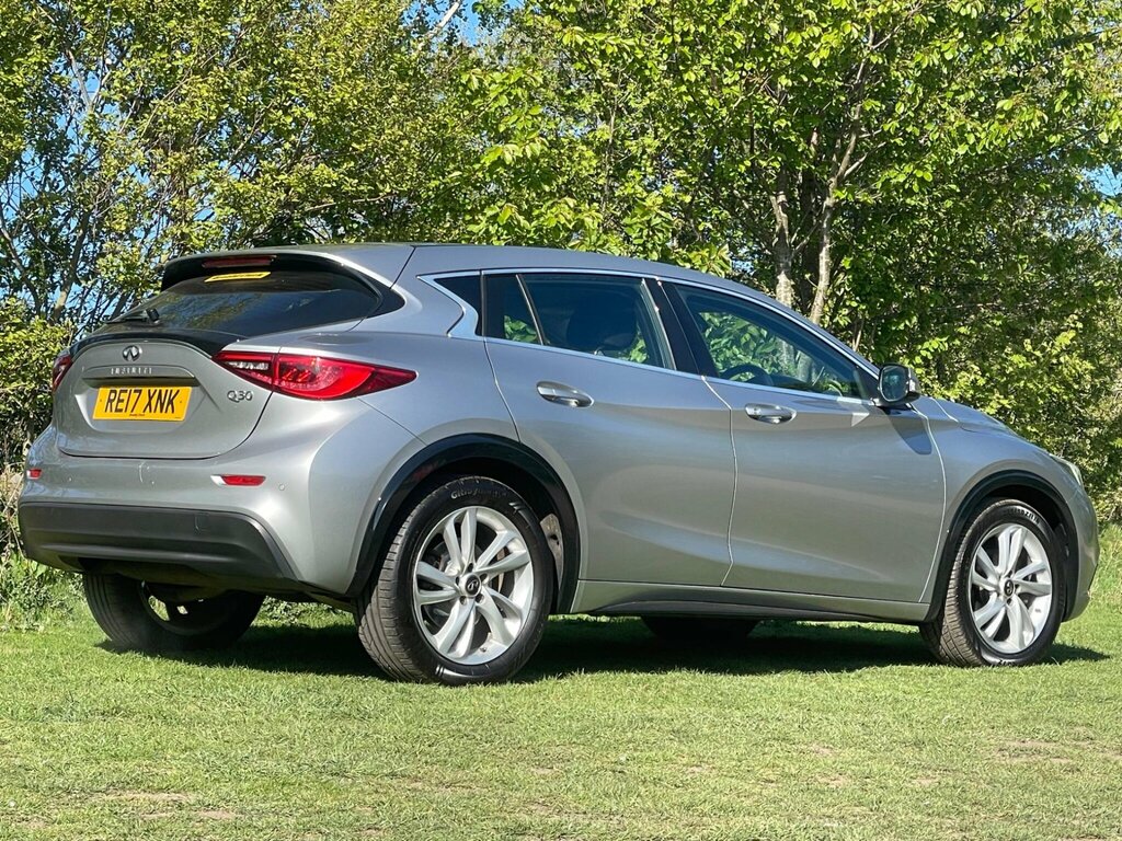Infiniti Q30 1.6T Premium Hatchback Euro 6 S Silver