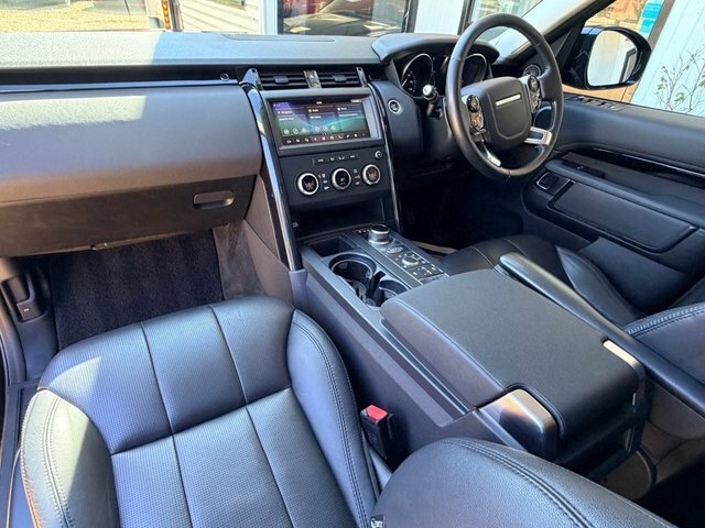 Land Rover Discovery 3.0 Sd V6 Anniversary Edition Suv GD19EEX Black #3