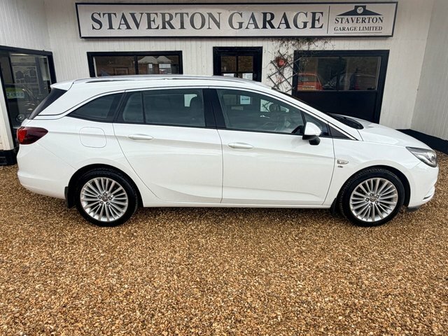 Vauxhall Astra 1.6 Cdti Ecotec Blueinjection Elite Nav Sports Tou FN68OGA White #5