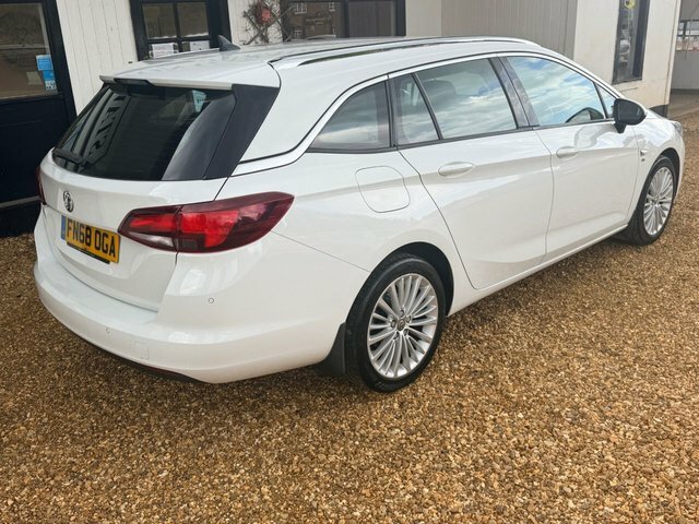 Vauxhall Astra 1.6 Cdti Ecotec Blueinjection Elite Nav Sports Tou FN68OGA White #6