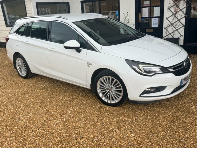 Vauxhall Astra 1.6 Cdti Ecotec Blueinjection Elite Nav Sports Tou FN68OGA White #4
