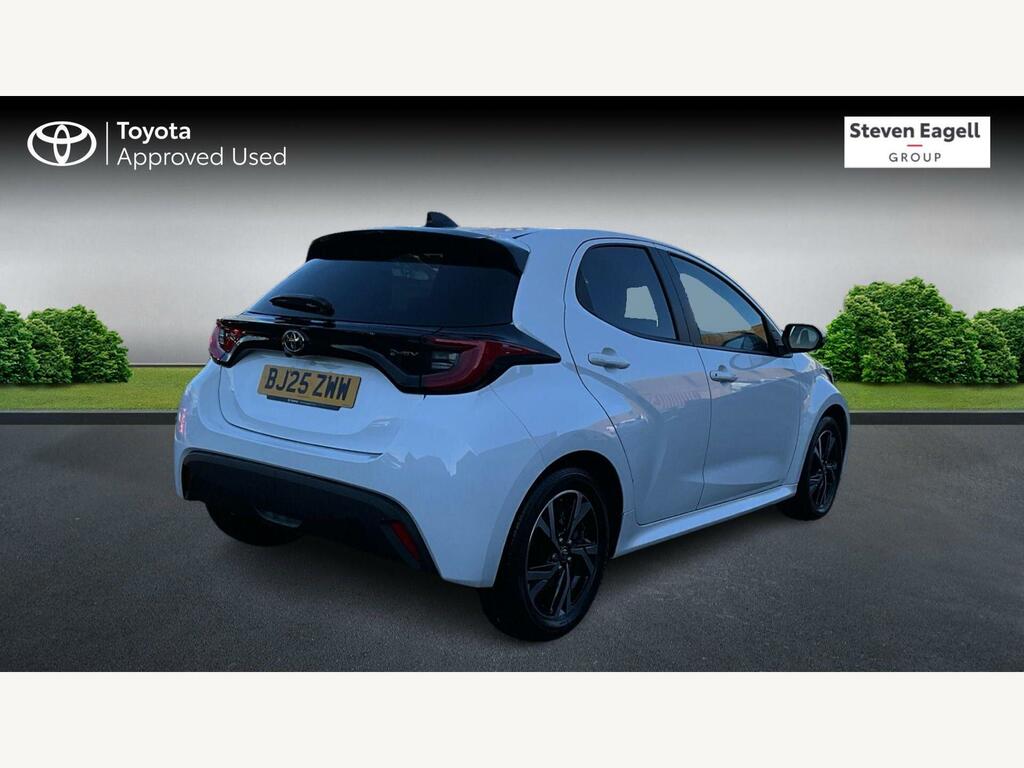 Toyota Yaris 1.5 Vvt-h Design E-cvt Euro 6 Ss BJ25ZWW White #2