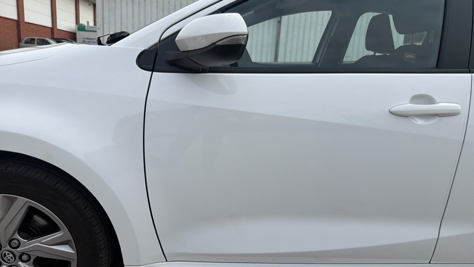 Toyota Yaris 1.5 Vvt-h Icon E-cvt Euro 6 Ss KY25XYX White #5